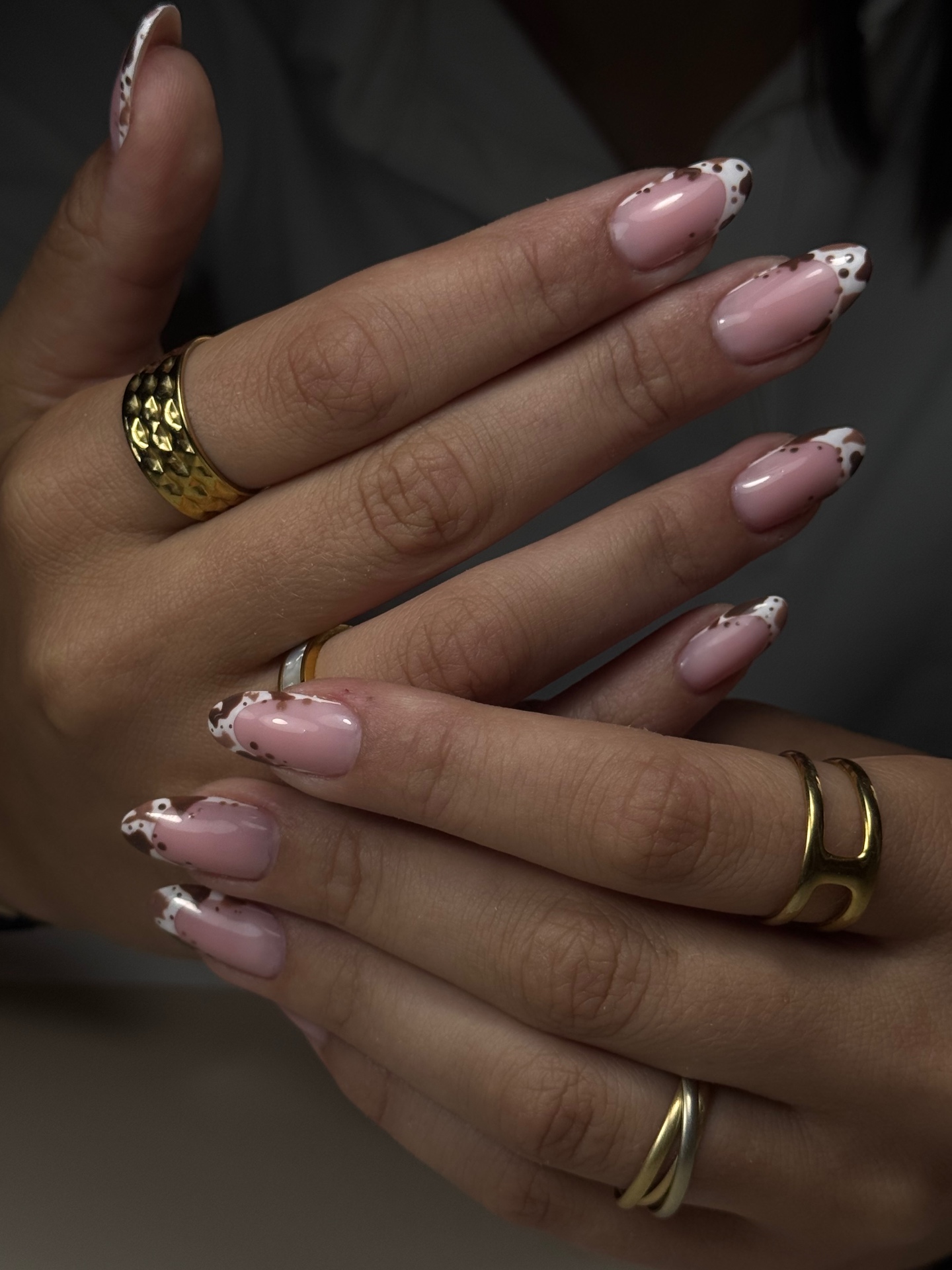 Ongles en gel avec nail art réalisés à l'institut